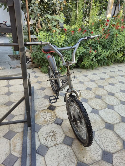 BMX sportivniy velosoped