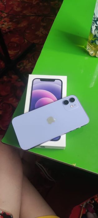 Продам оригинальный iPhone 12