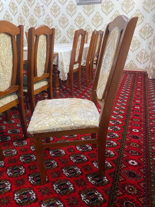 Два стола по 2,5 метра и 14 стульев