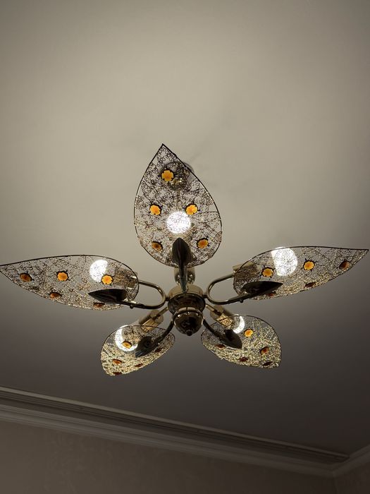 Продам люстры…..