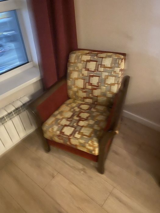 Продам диван с 2 кремлами