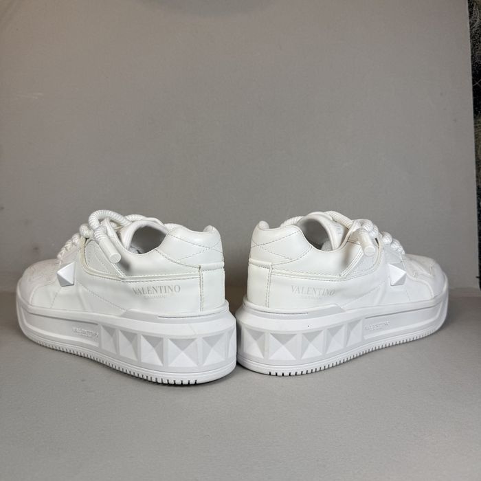 Valentino Garvani Stud XL "White"! НОВИ!