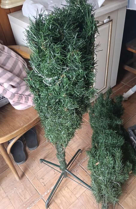 Ёлка новогодняяв хорошем состояний