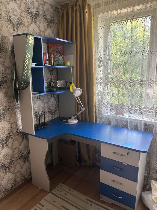 Компьютерный стол , стол комнатный угловой