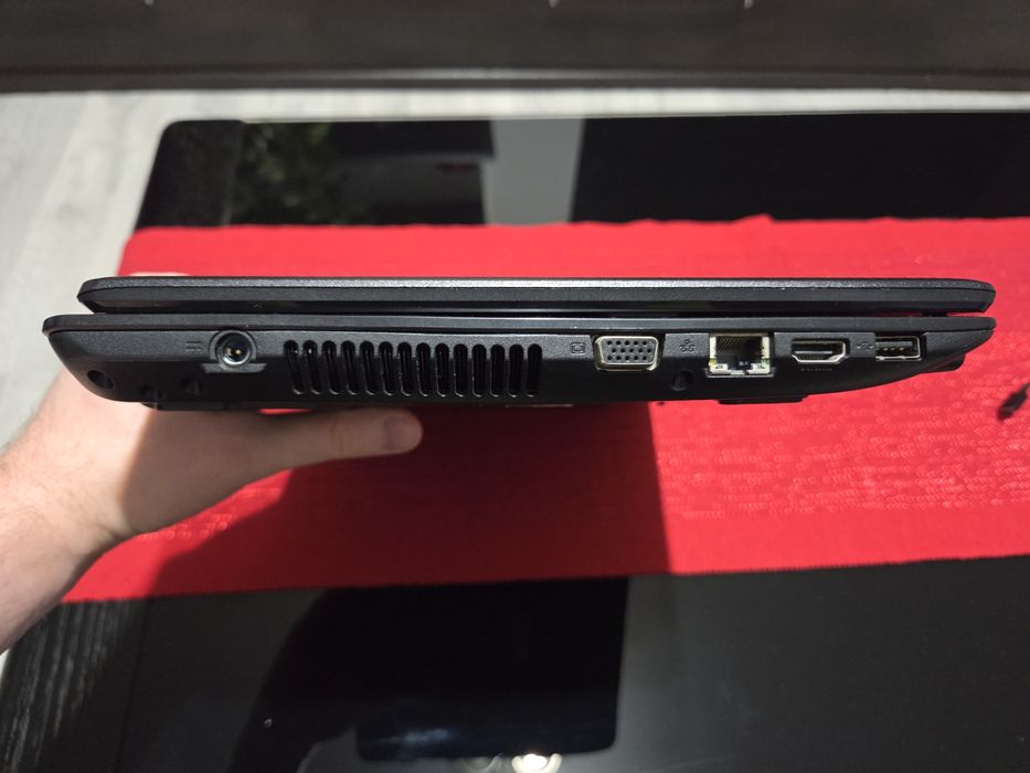 Laptop de vanzare pentru piese/reparat