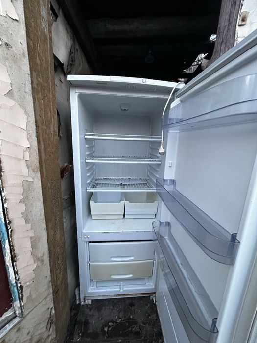 Холодильник 25000тг торг есть