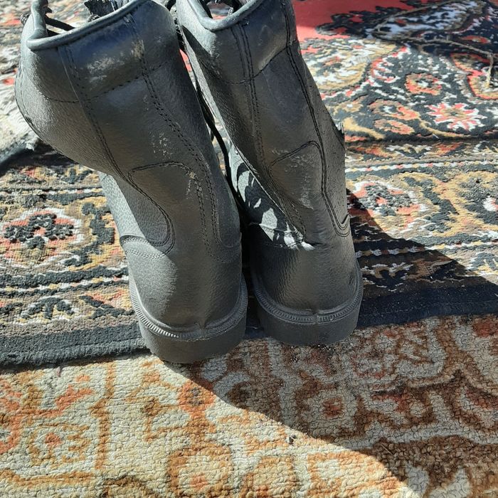 Продажа ботинки.