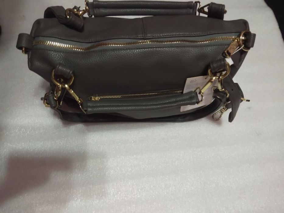 Новая сумка очень красивая большая чистая кожа