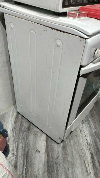 Продам газ плиту indesit. Срочно!!! Самовывоз.