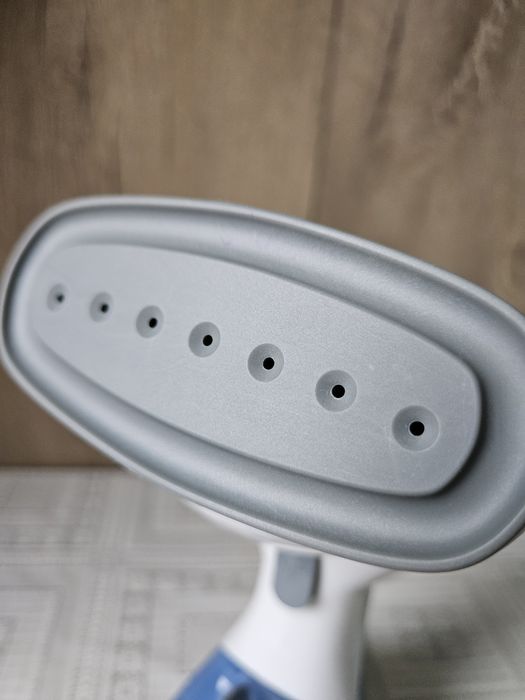 Aparat de calcat vertical ( cu aburi) Grundig