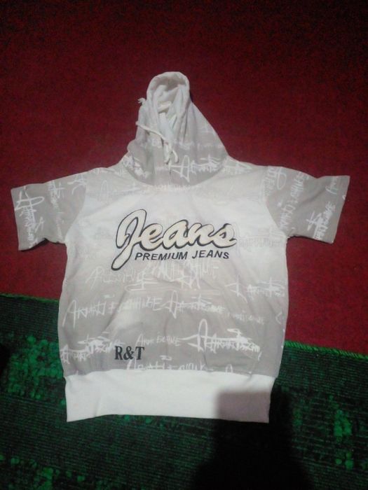 Detski kiyimlar sotiladi