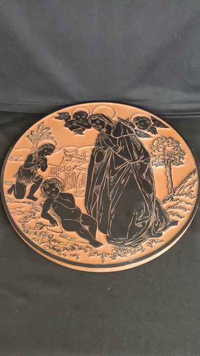 Масивно стенно пано каменна пластика