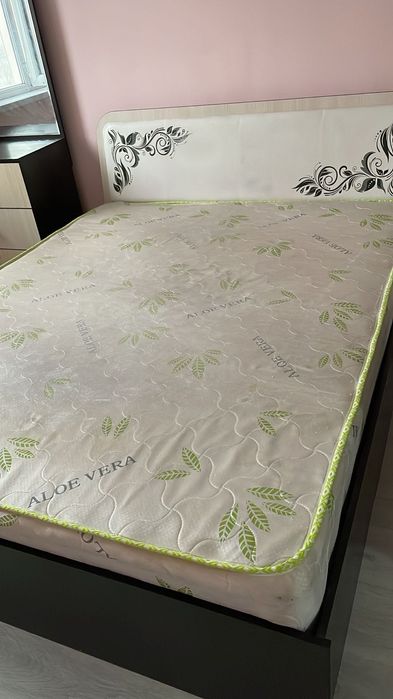 Кровать с матрасом