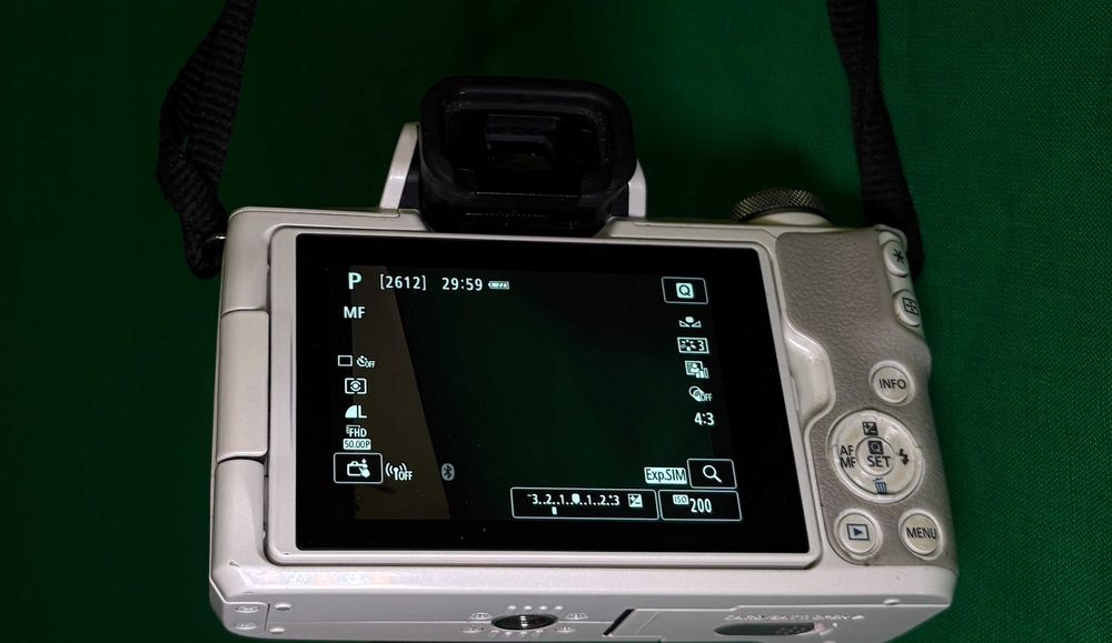 Camera Foto Canon M50 + obiectiv Manual TTArtisan 17mm F1.4 Wide Angle