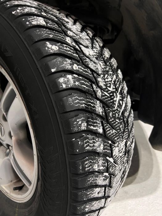 Продам резину зима R17 с шипами