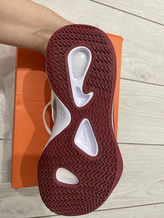 Кроссовки NIKE новые