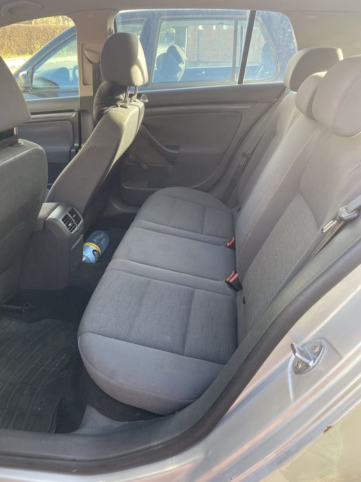 Vând glof 5 an 2009 motor de 1.9 pretul 2500