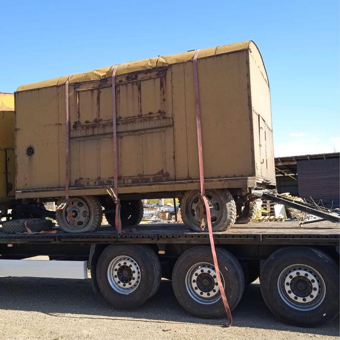 Военный прицеп с будкой дышлом