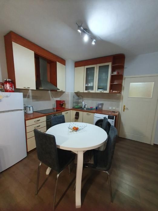 Дава се под наем Тристаен апартамент в Пловдив, Съдийски - 70 кв.м за 600 € - Снимка #1