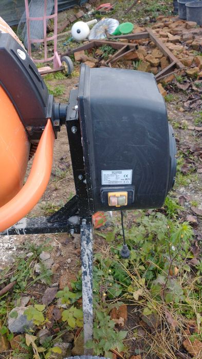 Betoniera 1250W 195 L putin folosita