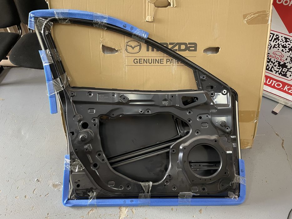 Дверь передняя левая Mazda 3