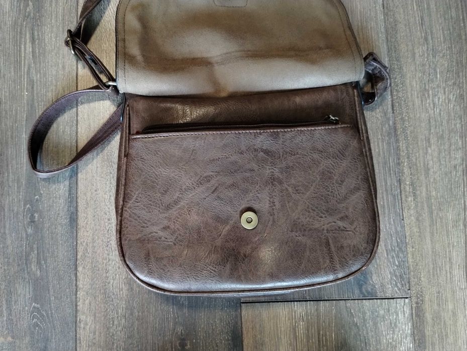 Дамски чанти от естествена кожа.