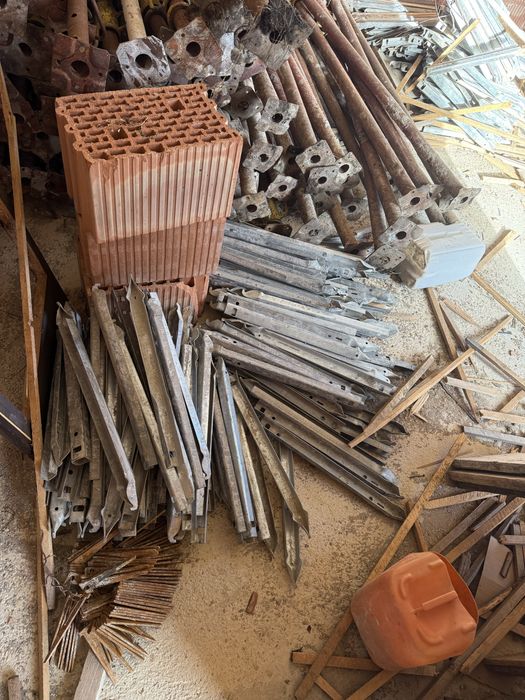 De vanzare tot ce se vede in poze