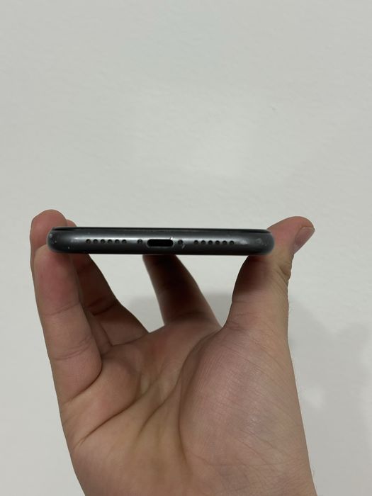 Телефон: Iphone 11