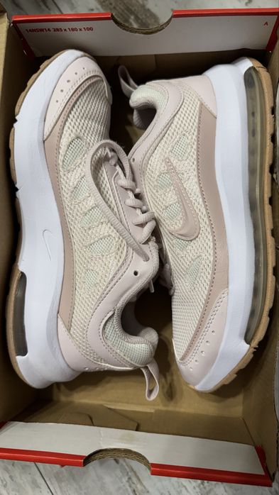 Nike обувки          .