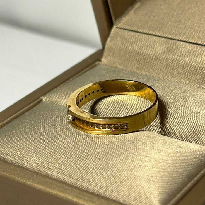 Inel din Aur Galben 14K (585) cu Pietre Strălucitoare – 2.68 g