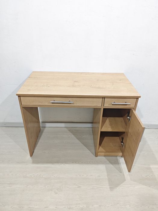 Письменные столы  для школьников и взрослых.