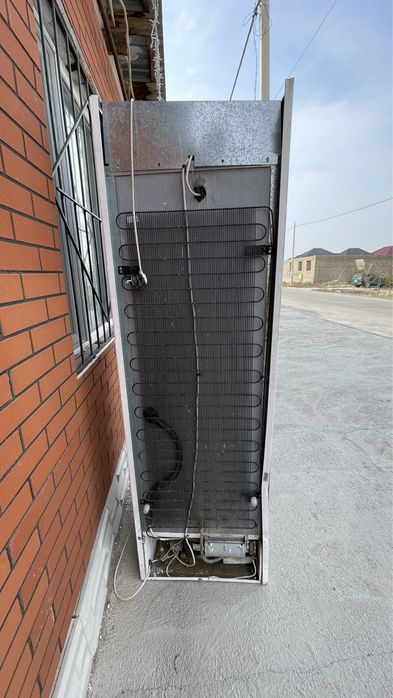 Холодильник витриный для магазина