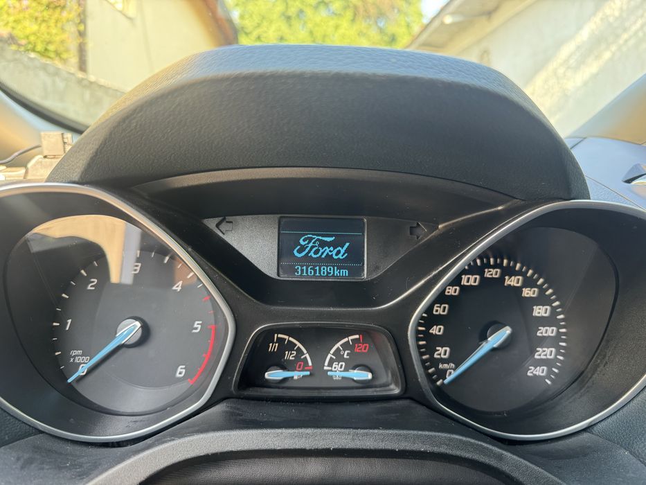 Masina Ford C-Max
