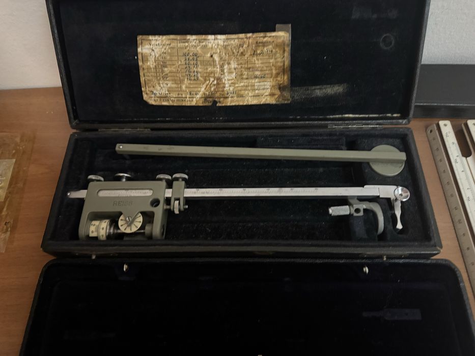 Антикварни чертожни инструменти