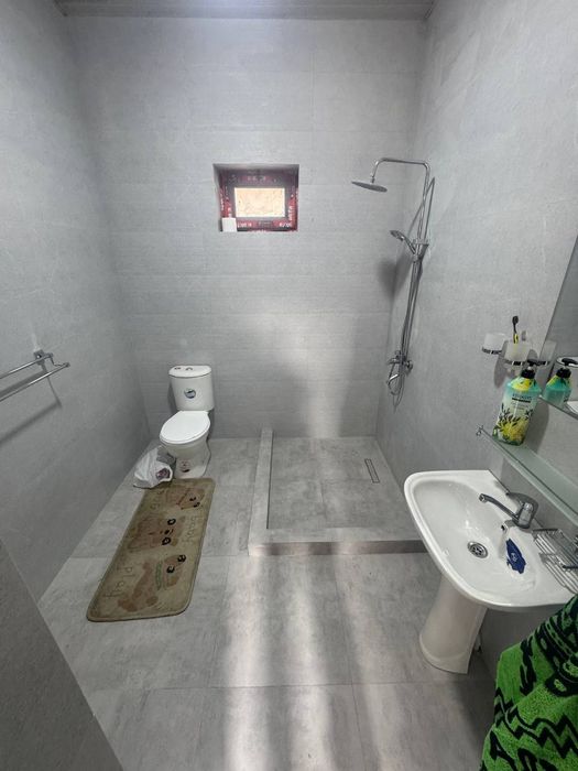 Eshon Guzarda 4.хонали 4-сотих Учаска Ховли Узок Муддатга Берилади