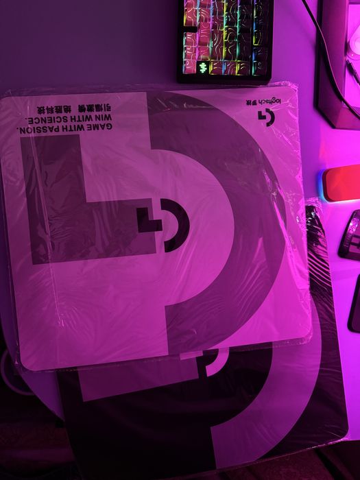 Продам игровые коврики Logitech оригинал