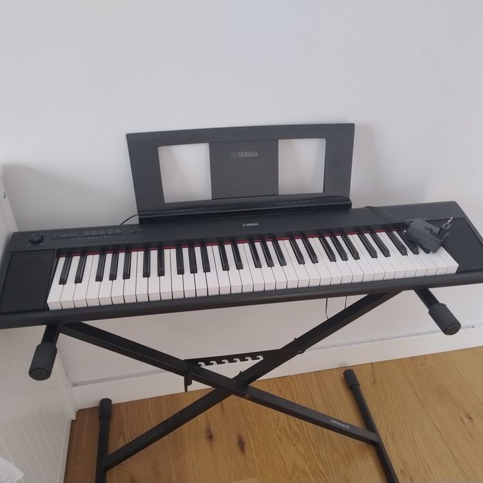 Piana Yamaha piaggero NP-12