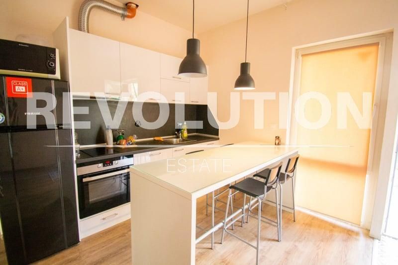 Дава се под наем Двустаен апартамент в София, Дружба 2 - 60 кв.м за 613 € - Снимка #1