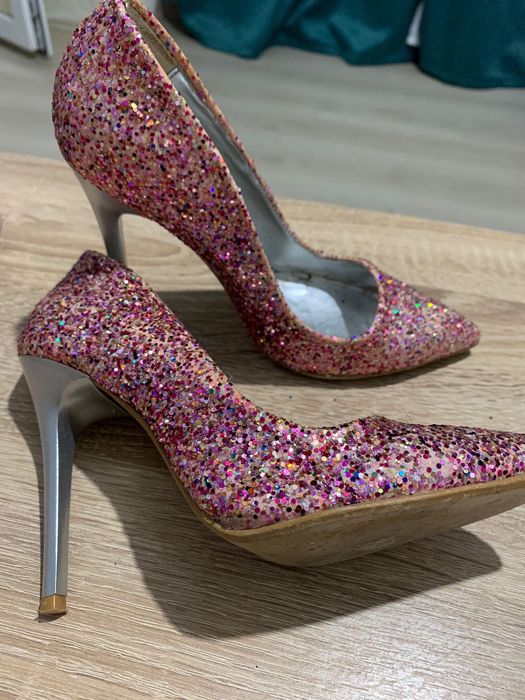 Pantofi stiletto cu toc subțire