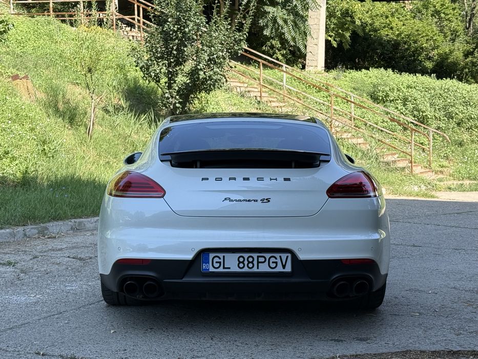 Porsche Panamera 4S