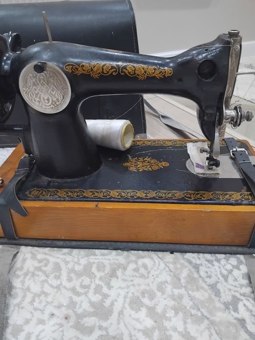 Продам швейную машинку.