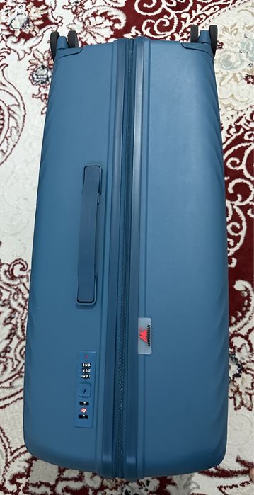 Продаётся новый чемодан