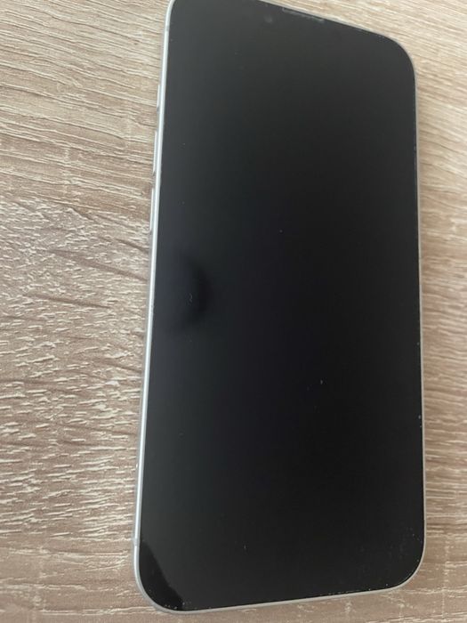 Продавам iphone 16 e