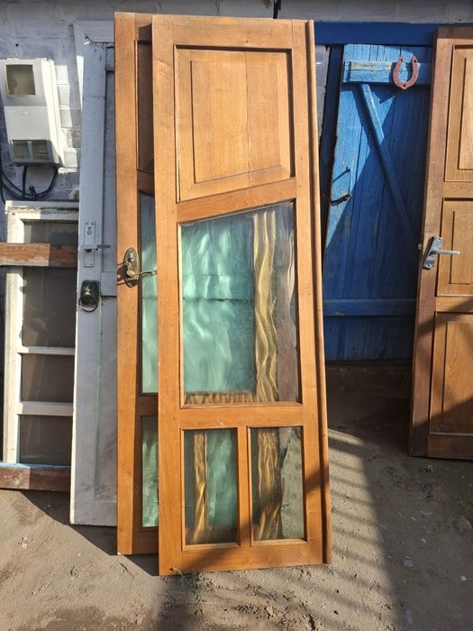 Двери из дерева дуб.