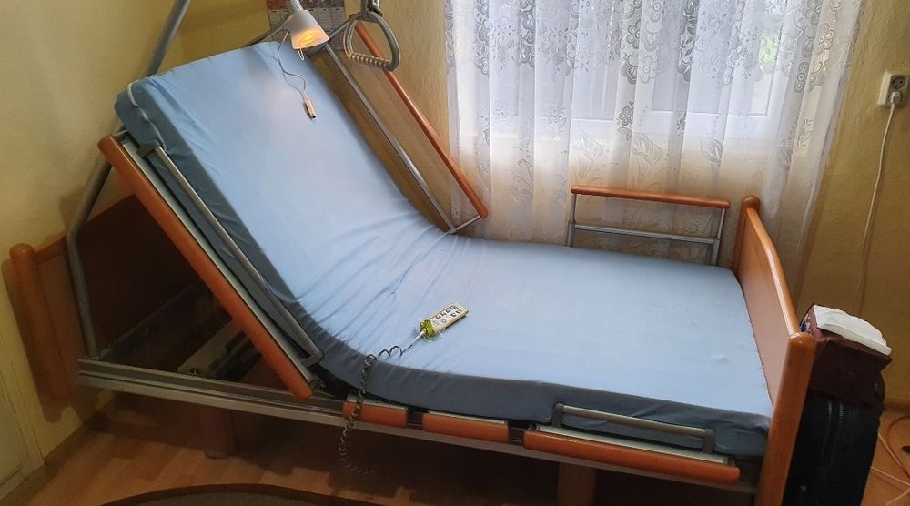 Pat medical electric, reglaj din telecomandă