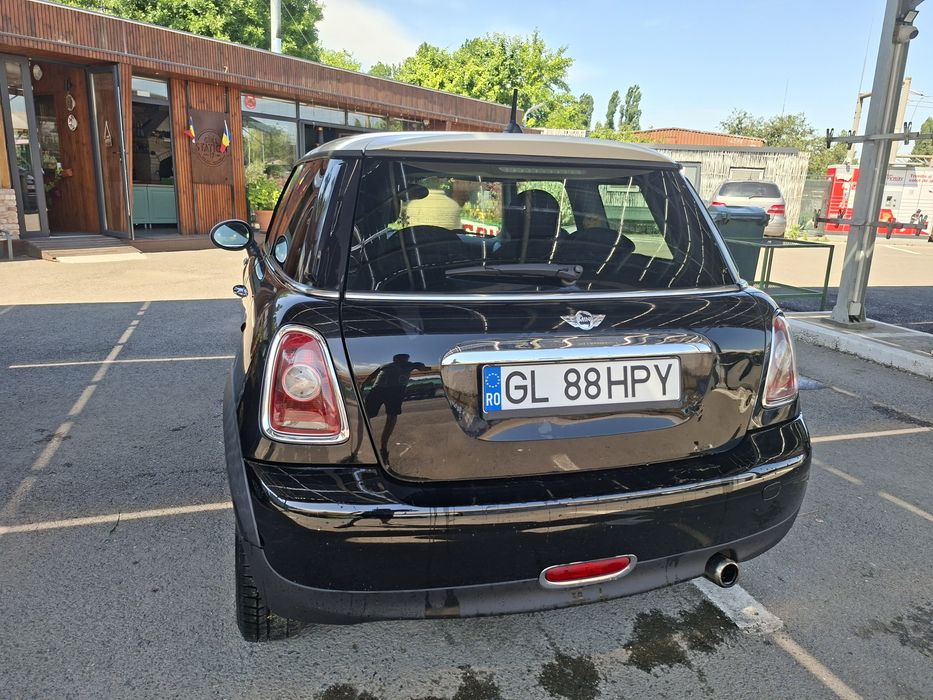 Mini cooper 1.6 i. Model 2010  1990euro