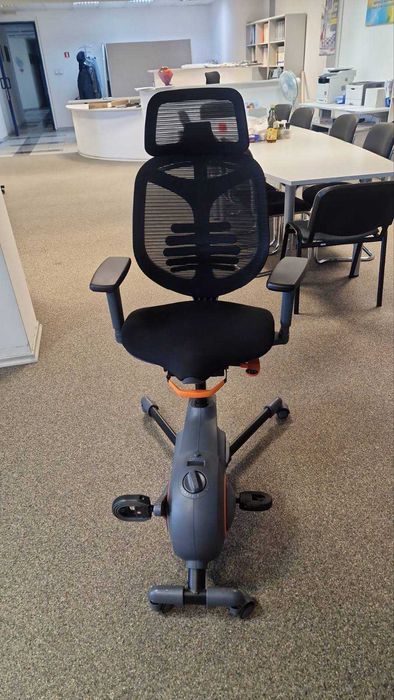 Работен стол с колело за фитнес
