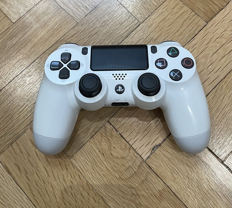 Playstation 4 PRO/PS4 PRO - 1TВ с два джойстика