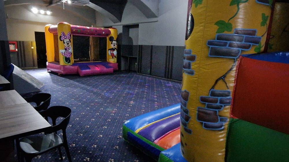 Închiriem tobogane gonflabile copii + locație pentru petreceri copii