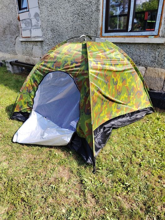 Четириместна, водонепромокаема палатка 208 X 208см
